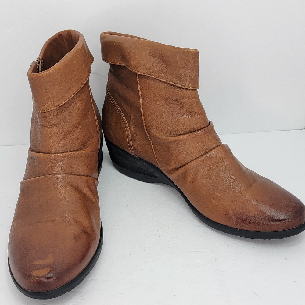CLARKS brown leather slouchy ankle boots with a side zipper. SIZE‎ 10  #1662